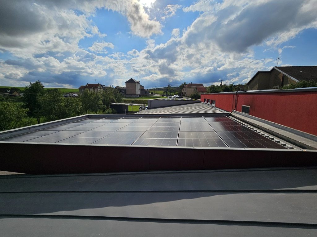Installation panneaux solaires école